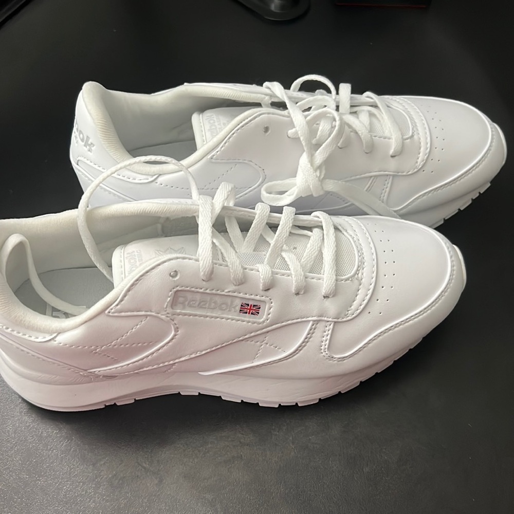 Women’s Size 8.5 Classic SP Vegan Reebok’s